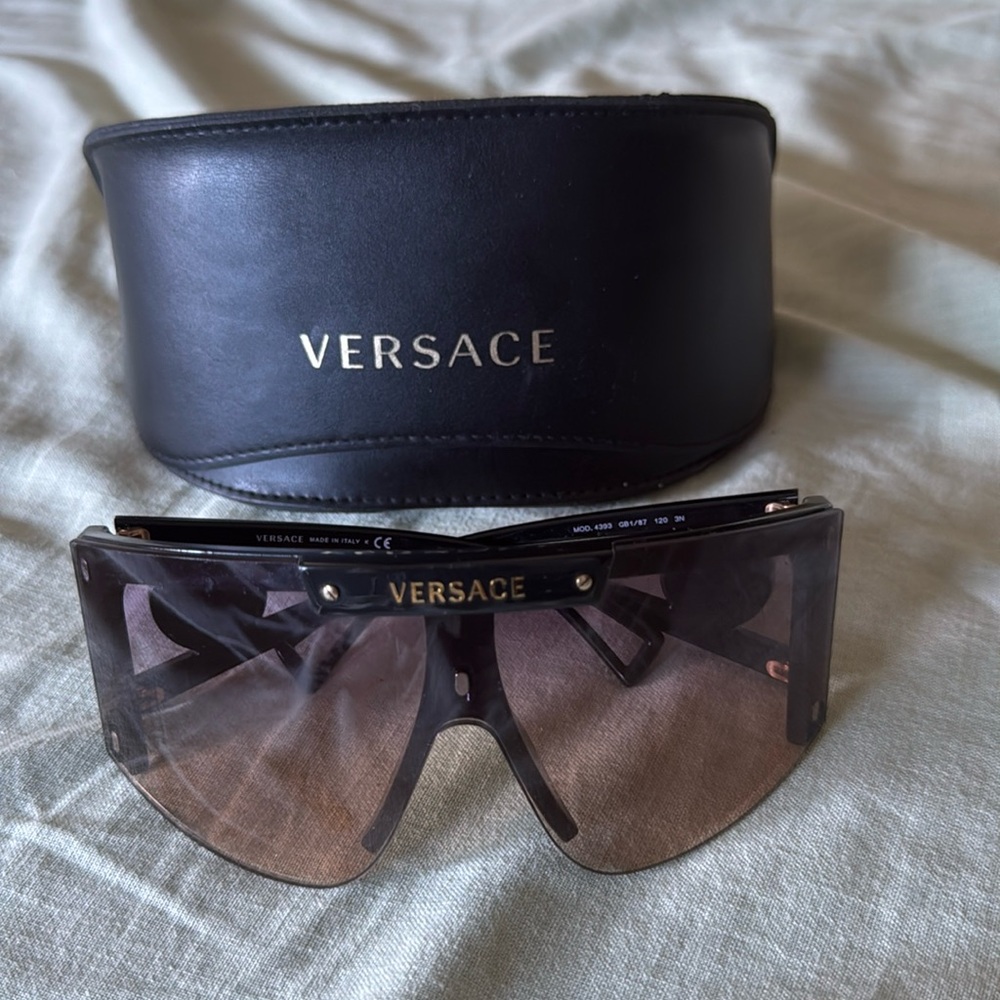 Used
Versace 4398 Women Sunglasses.